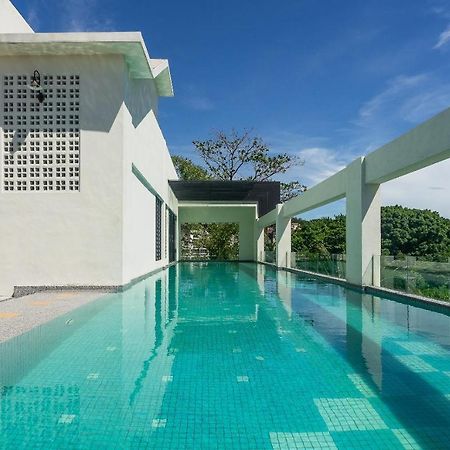 Treasures Hotel And Suites Малакка Экстерьер фото