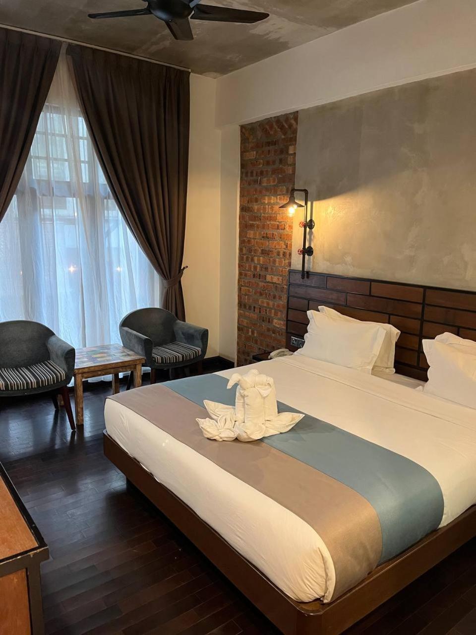 Treasures Hotel And Suites Малакка Экстерьер фото