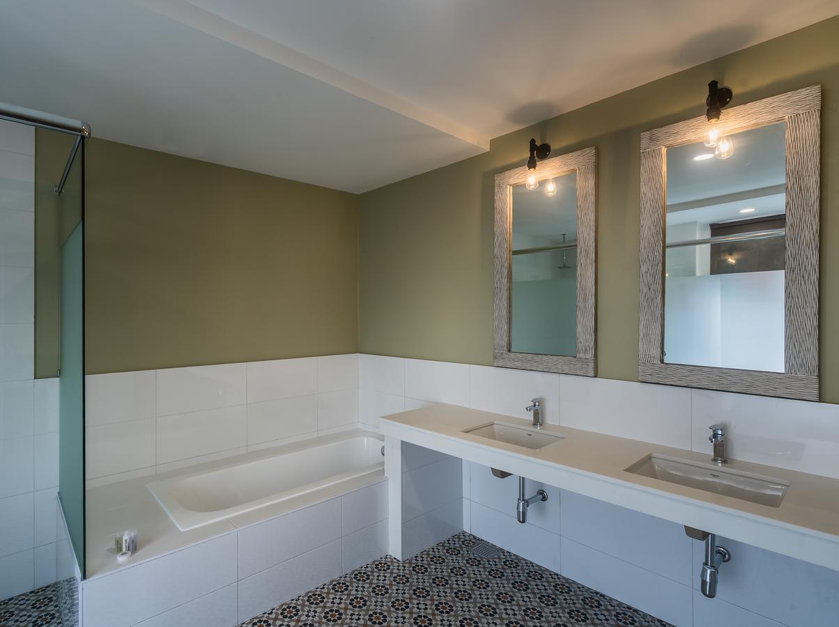 Treasures Hotel And Suites Малакка Экстерьер фото