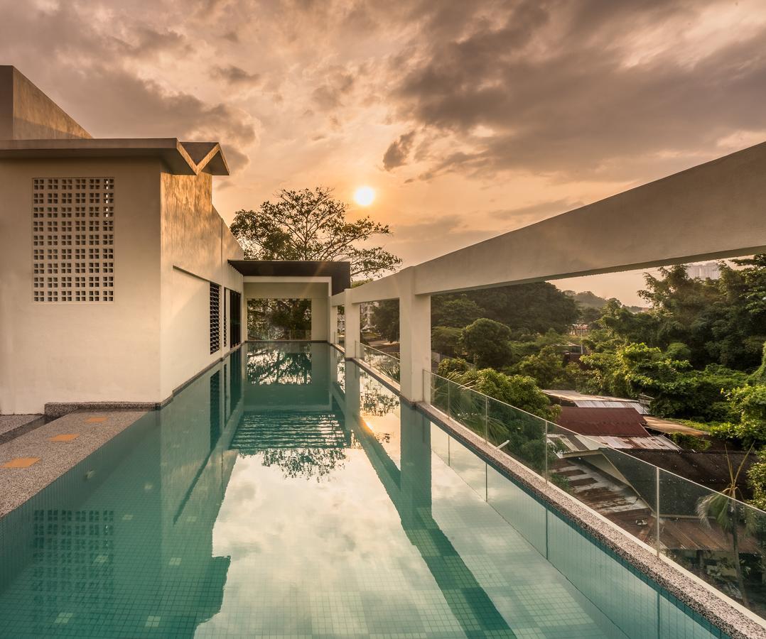 Treasures Hotel And Suites Малакка Экстерьер фото
