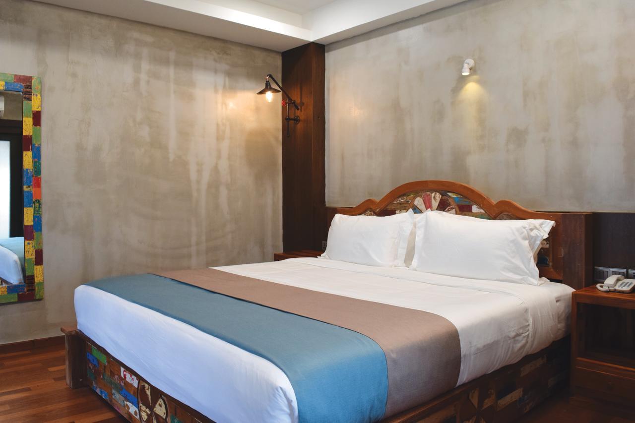 Treasures Hotel And Suites Малакка Экстерьер фото