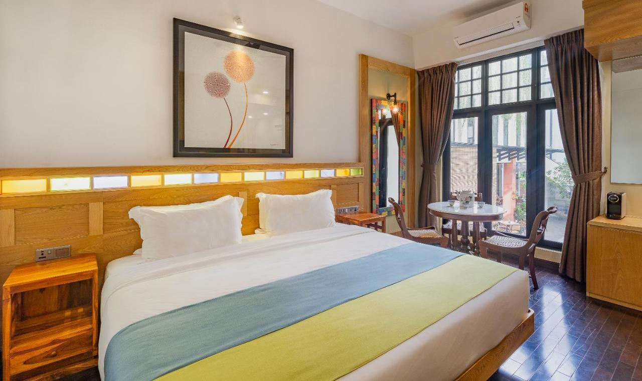 Treasures Hotel And Suites Малакка Экстерьер фото