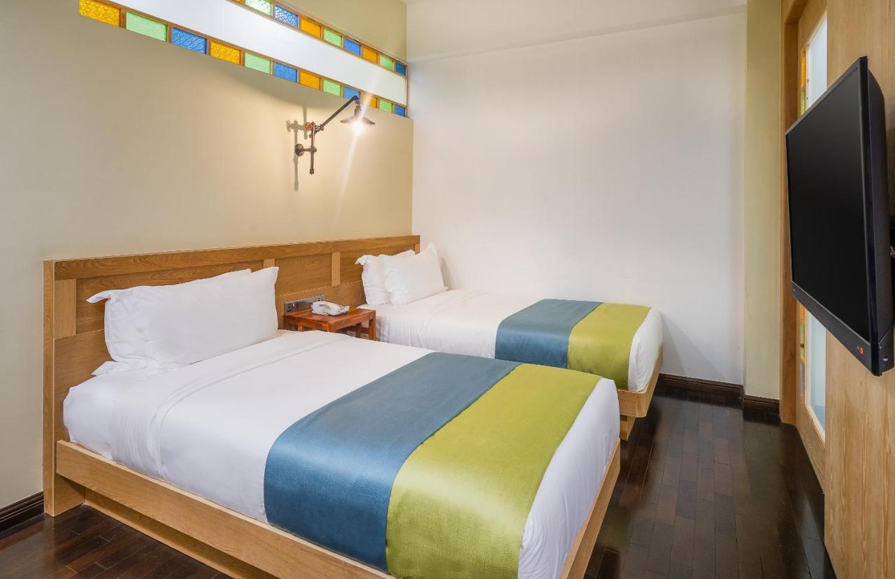 Treasures Hotel And Suites Малакка Экстерьер фото