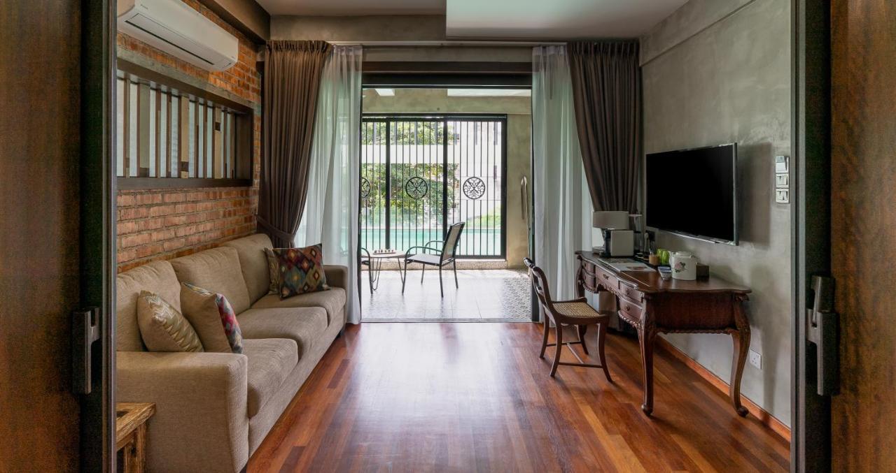 Treasures Hotel And Suites Малакка Экстерьер фото