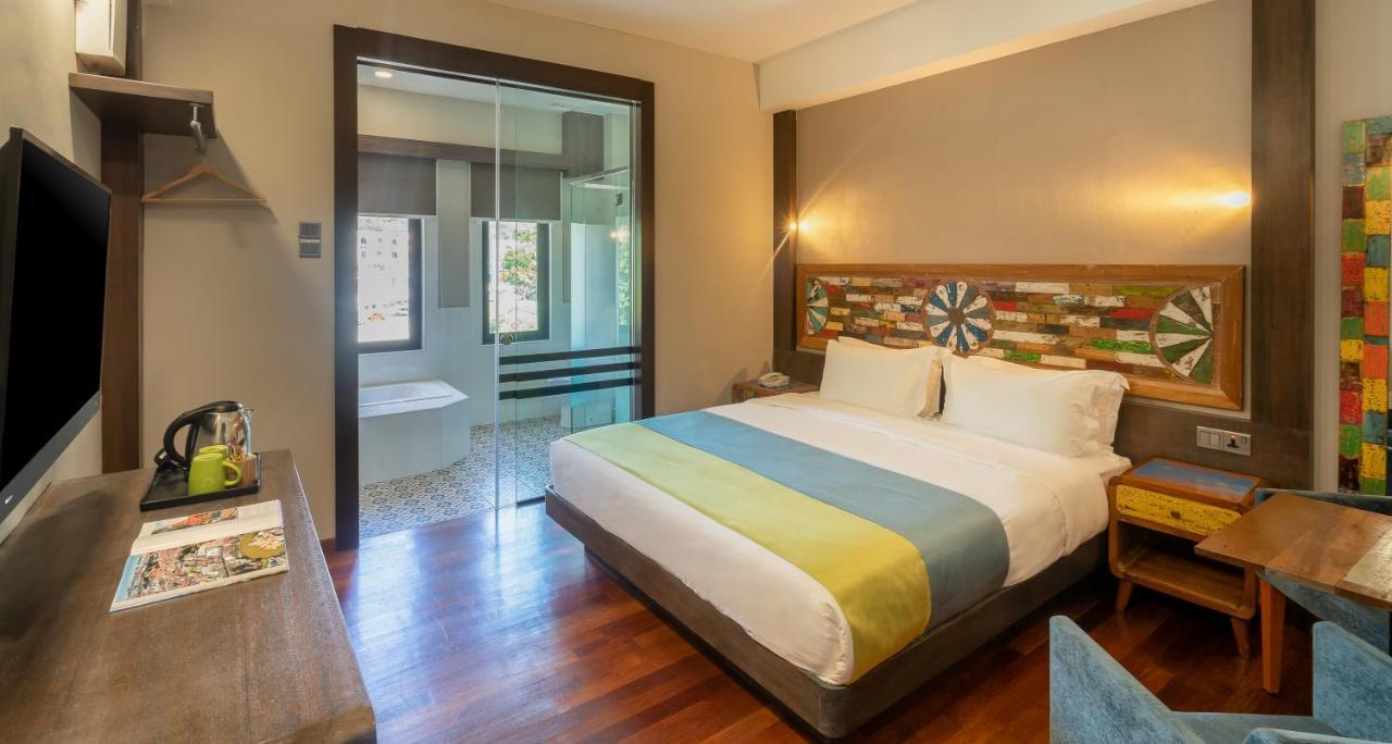 Treasures Hotel And Suites Малакка Экстерьер фото