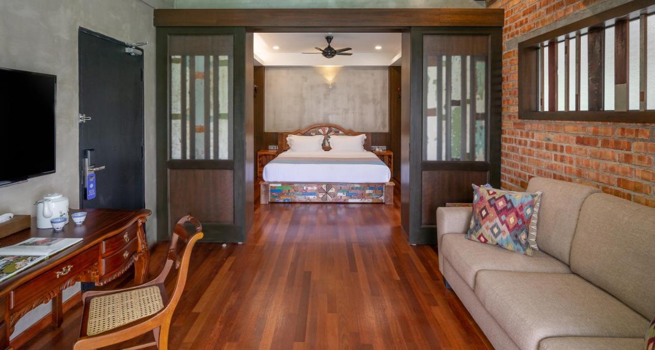 Treasures Hotel And Suites Малакка Экстерьер фото